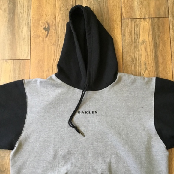 Oakley raglan hoodie size L *Minor Flaw - Picture 4 of 10